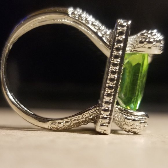 GREEN CRYSTAL RING SIZE 8.5 FREE MATCHING HOOPS!! - Picture 8 of 14